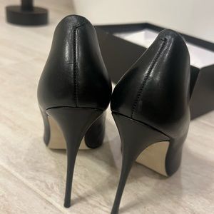 Saks Fifth Avenue black pumps size 9